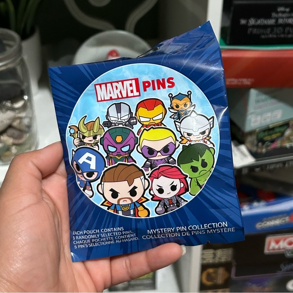 Marvels Mystery Pin Collection Bag - Picture 1 of 1